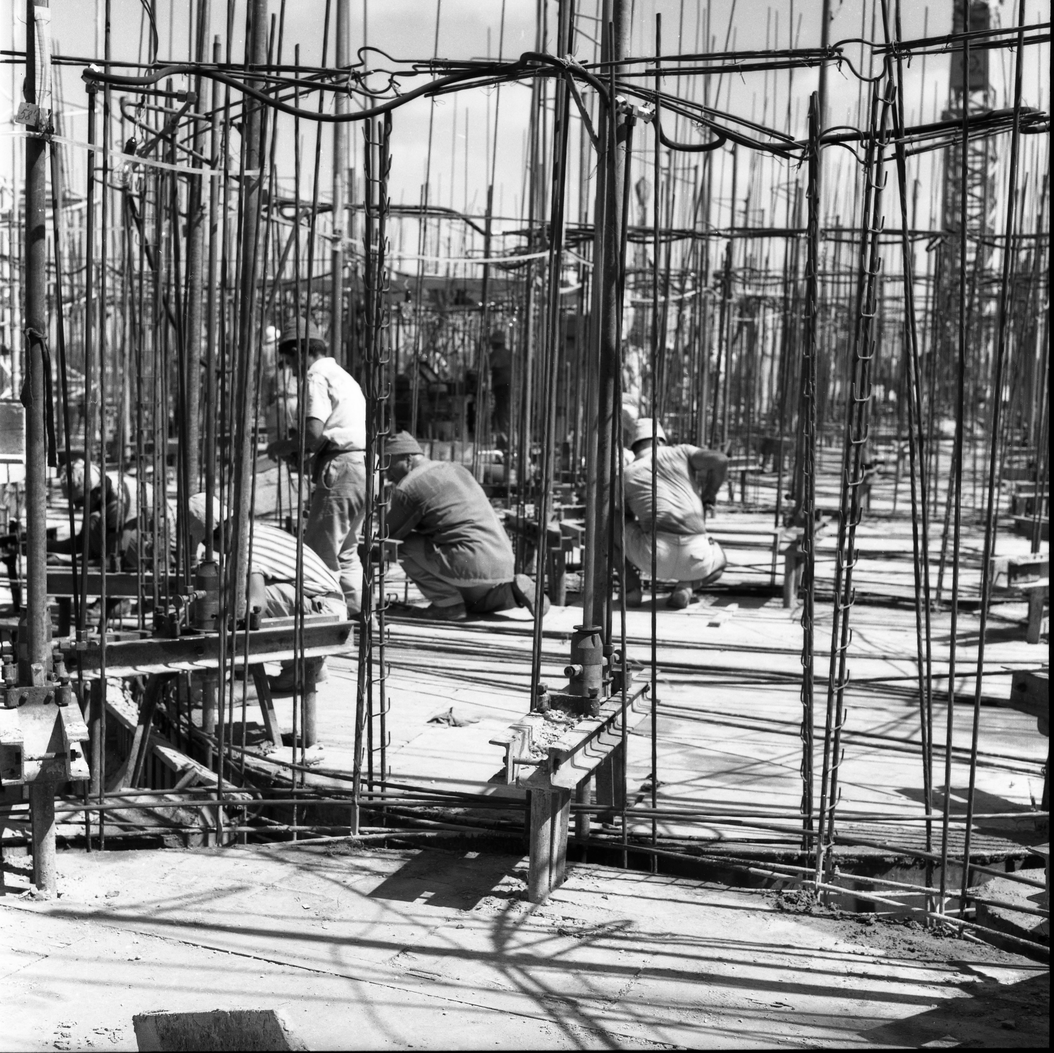  בניית מכון מתמור; 1967