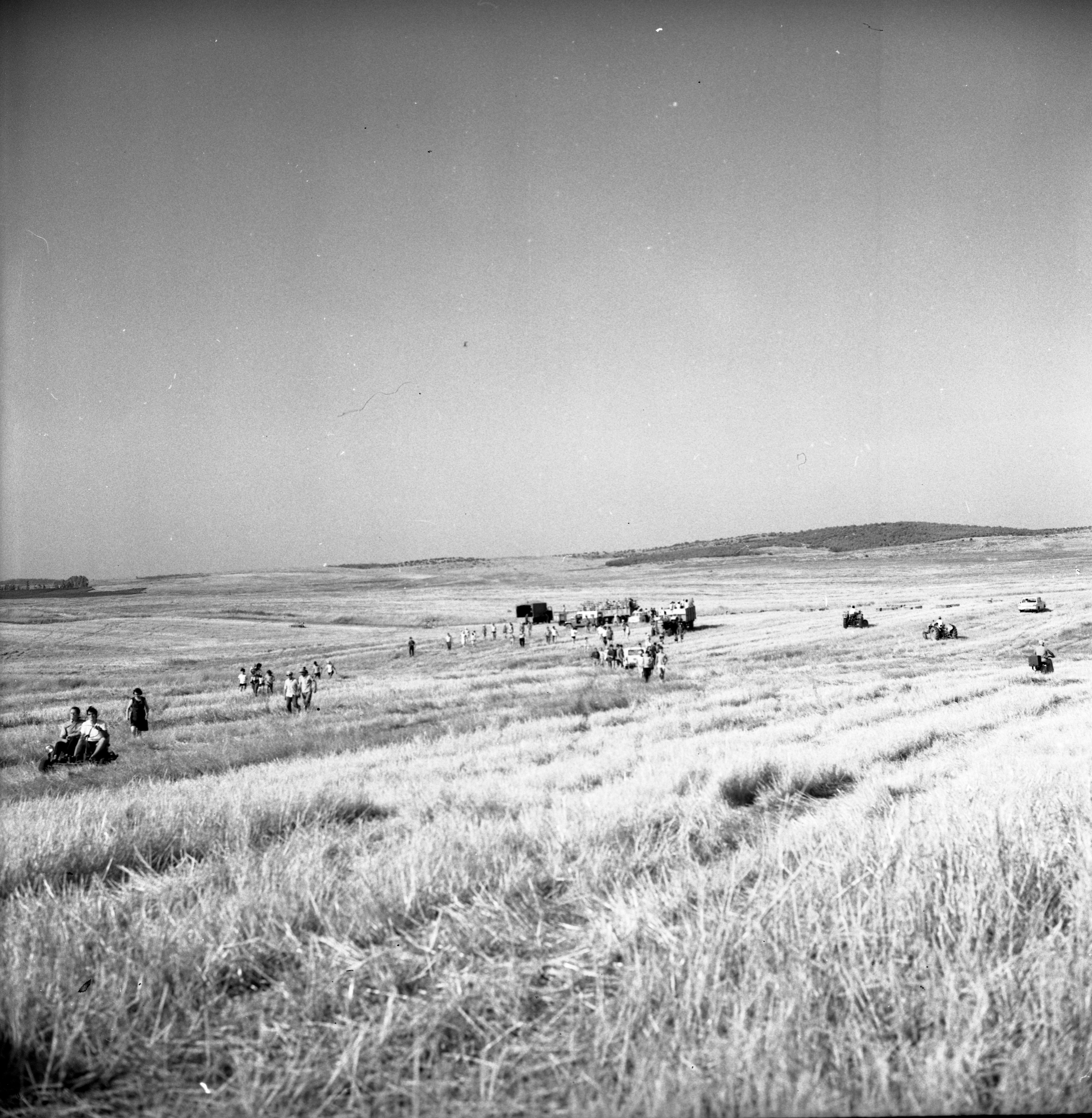  מפגן צניחה בשדות כפר מנחם; 1968