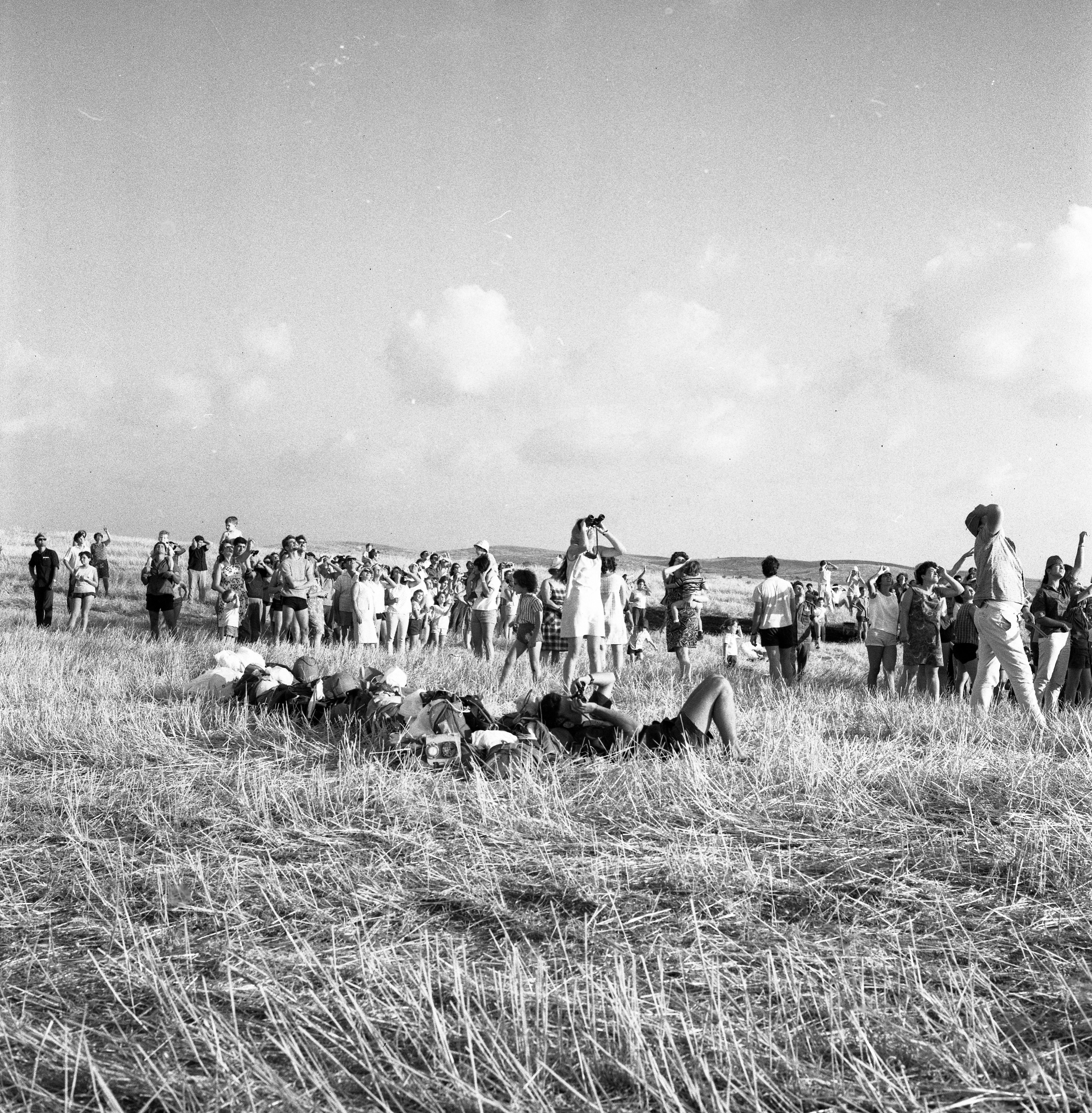  מפגן צניחה בשדות כפר מנחם; 1968