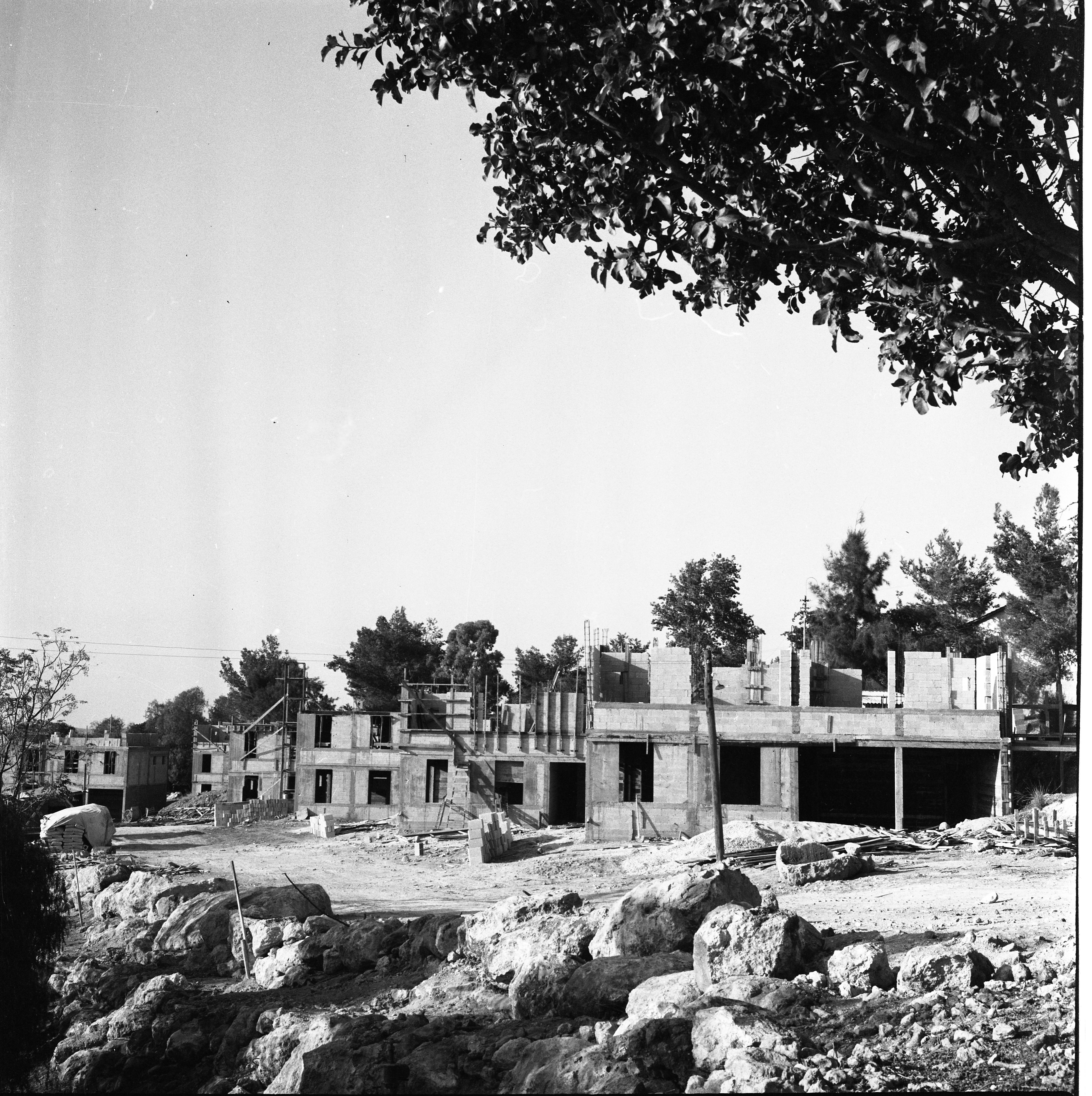  נוף בנייה בכפר מנחם
