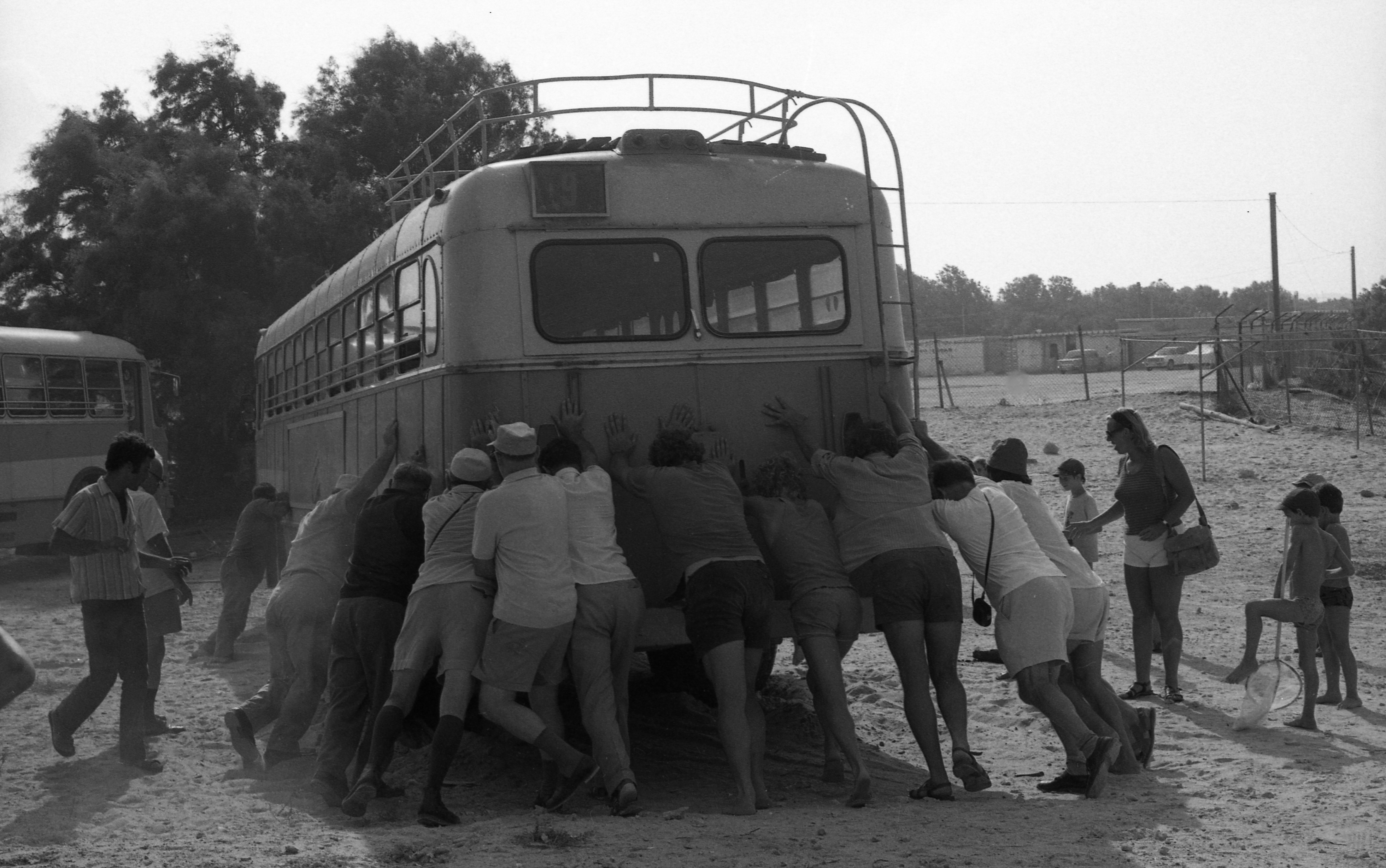  סוף שבוע בחוף נוה ים; 1973