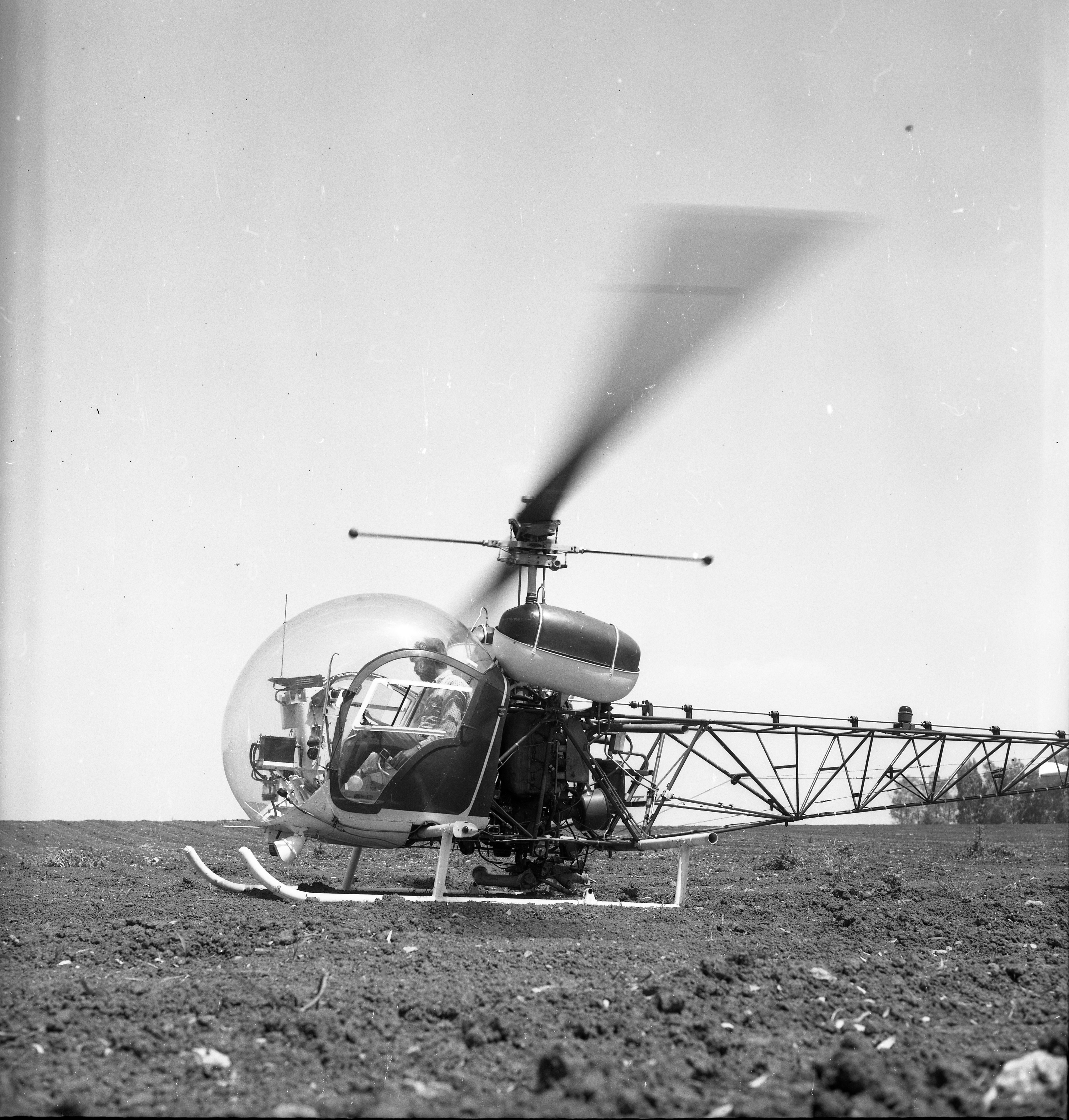  צוות הסרטה של הטלויזיה, אפריל; 1972