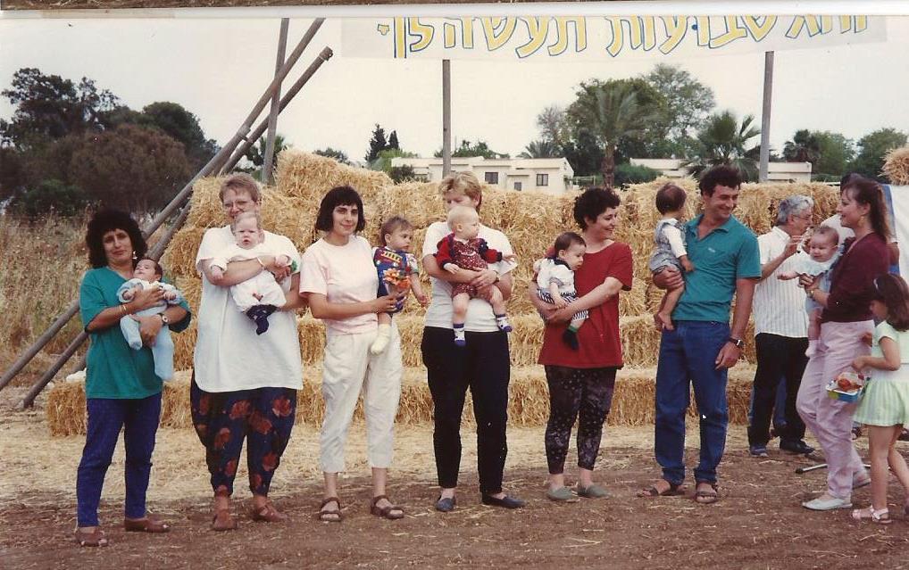 24248 - איימי, בועז, דיצה, אנט, יעל.jpg