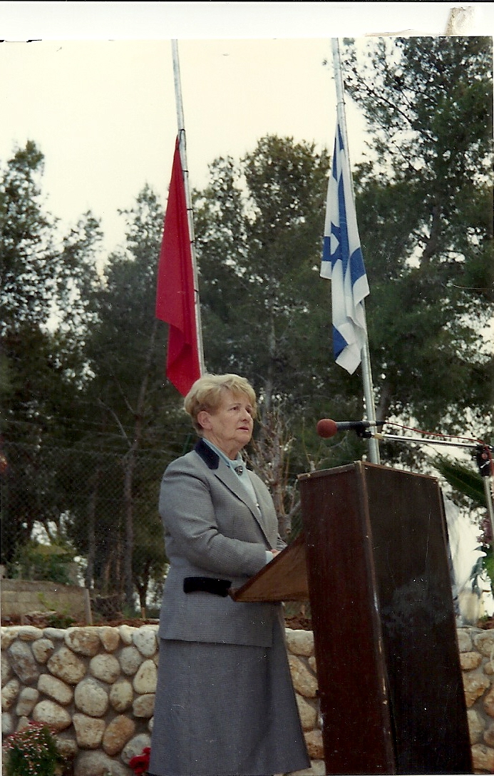 28551 - חייקה גרוסמן - הסרת הלוט.jpg