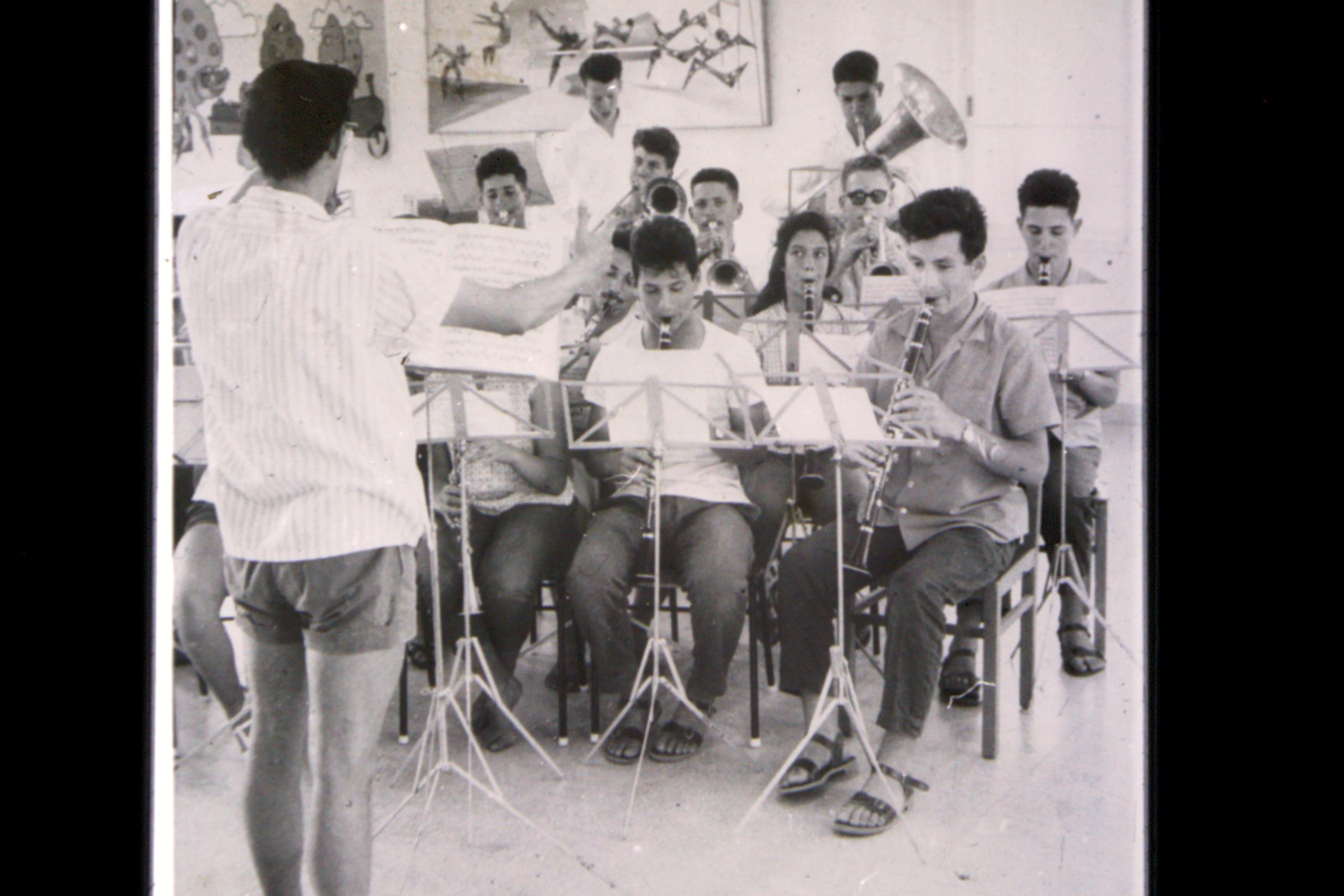 34627 - תזמורת במוסד 1963.jpg