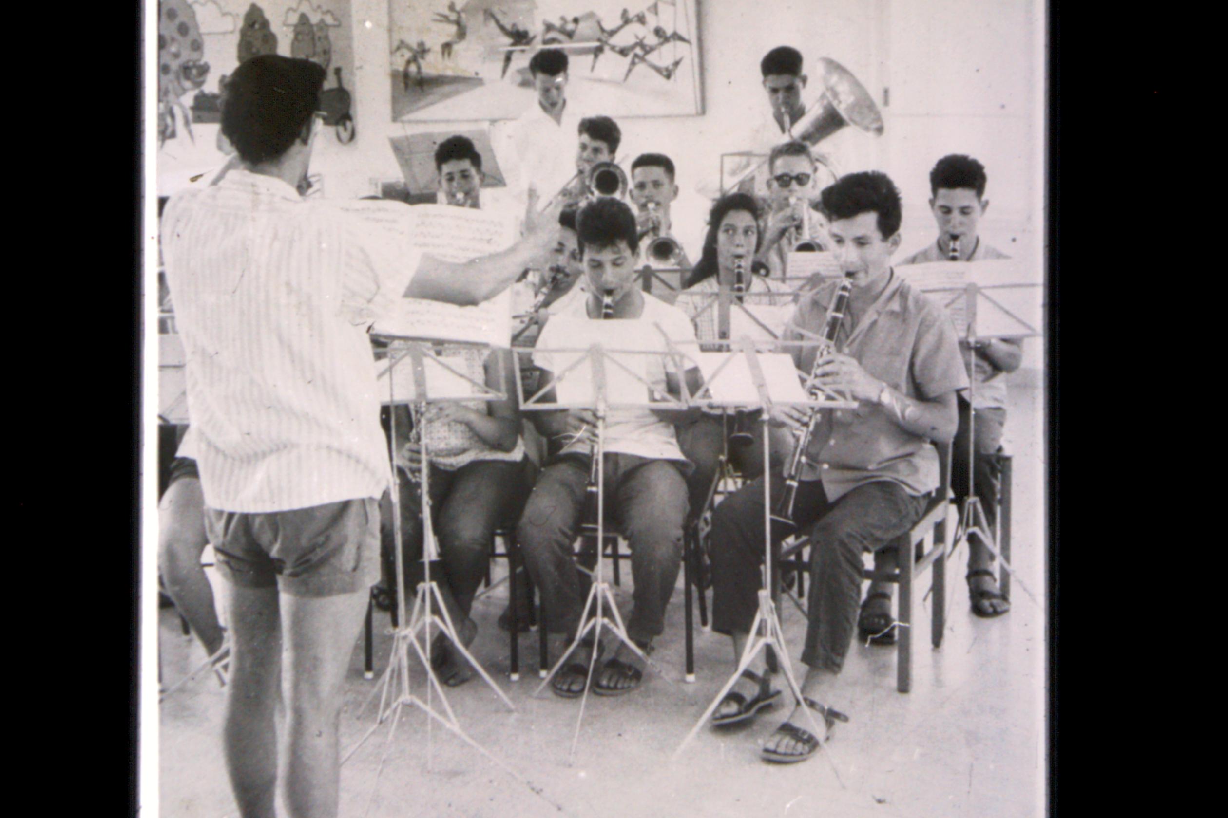 34627 - תזמורת במוסד 1963.jpg