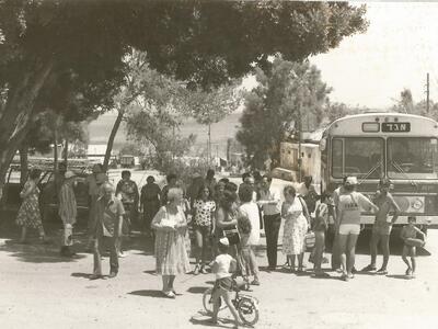 13332 -5.2.3.2.1 אורחים בקיבוץ לקראת הבחירות. אביב 81.jpg