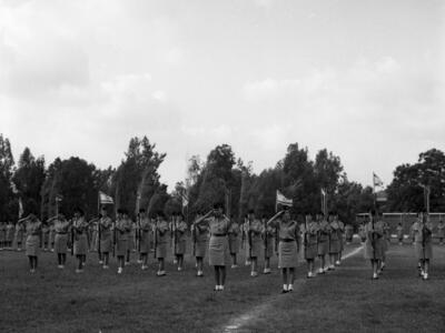  מסדר חיילות עם מפקדת חיל הנשים אל"מ סטלה לוי; 196