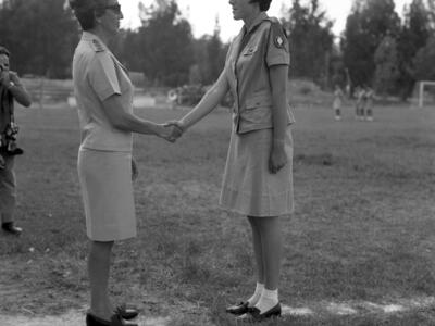  מסדר חיילות עם מפקדת חיל הנשים אל"מ סטלה לוי; 196