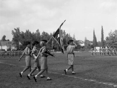  מסדר חיילות עם מפקדת חיל הנשים אל"מ סטלה לוי; 196