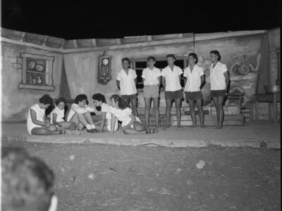  הצגה 'עמך'; 1959