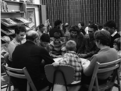  במועדון עם הילדים, חנוכה תשכ"ט; 1969