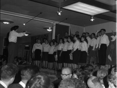  פסח, מקהלת החברים בניצוחו של צבי קרן; 1964