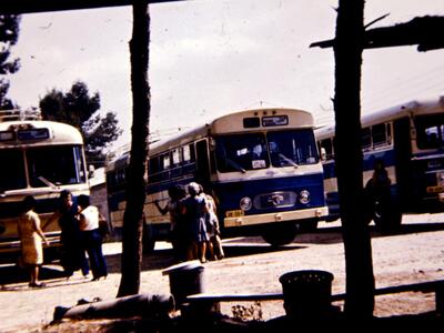 35006 - האוטובוסים מחכים.jpg