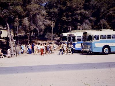 35028 - עלייה לאוטובוסים.jpg