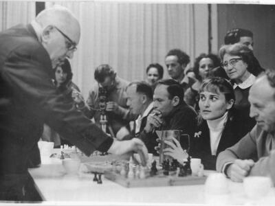 35177 - 5.1.2.5.21 ציפורה רומבק, מאיר אלעזרי, שרה אלעזרי.jpg