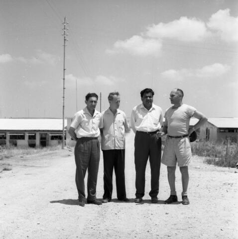  ביקור תת שר החקלאות של הודו בכפר מנחם; 1961