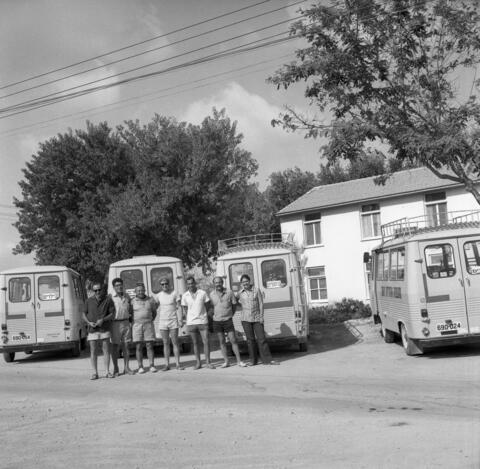  נהגי האוטובוסים לבית הספר בתחילת שנת הלימודים במו