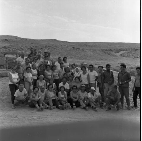 חברי כפר מנחם טיול למצדה, מאי; 1966