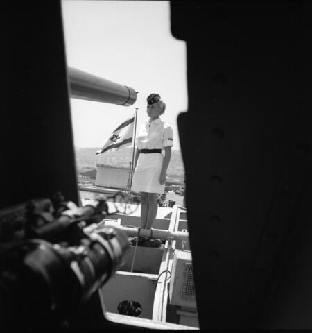  צה"ל חיילות משרתות בחיל הים; 1968