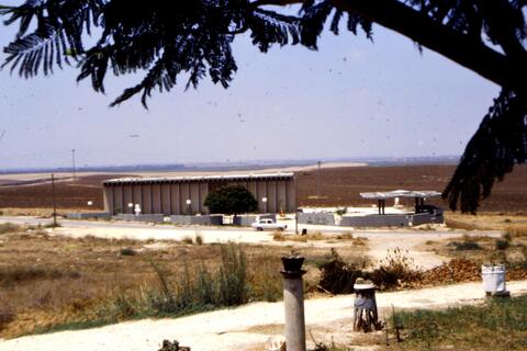 37605 - הקמת המוזיאון 1973.jpg